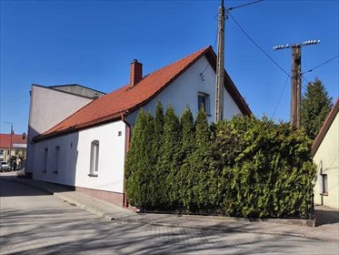 Dom z garażami i ogródkiem w Radzyniu Chełmińskim dom Radzyń Chełmiński, pl. Towarzystwa Jaszczurczego