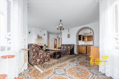 Urokliwy dom w stylu zamku z kominkiem i tarasem dom Równia