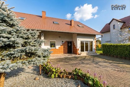 Przestronny dom bliźniak z kominkiem i dużą działką dom Kruszyn