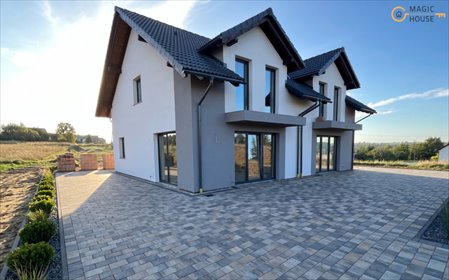 Nowoczesny dom z panoramicznymi oknami i ogrodem dom Somonino, Osiedlowa