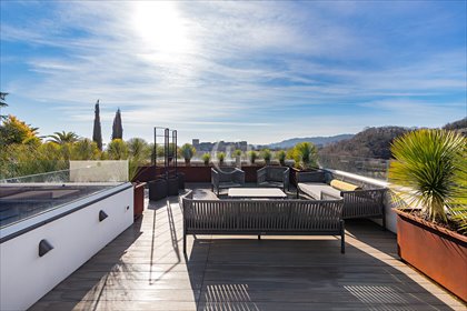 Na sprzedaż luksusowy penthouse z panoramicznym widokiem na Garda mieszkanie Padenghe sul Garda