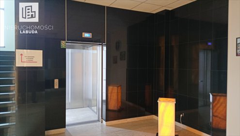 Nowoczesny lokal usługowo-biurowy 30 m² w Kartuzy - parking lokal użytkowy Kartuzy