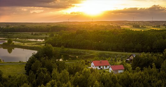 Przestronny dom z antresolą, kominkiem i fotowoltaiką dom Antoniówka