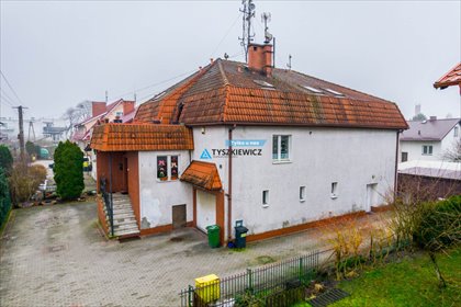 Komfortowy dom 346 m² z 3 mieszkaniami i garażem dom Człuchów, Zielona