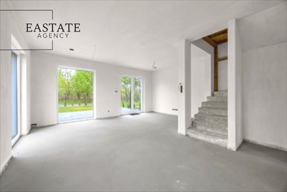 Dom bliźniak w stanie deweloperskim z dużym potencjałem dom Łomianki