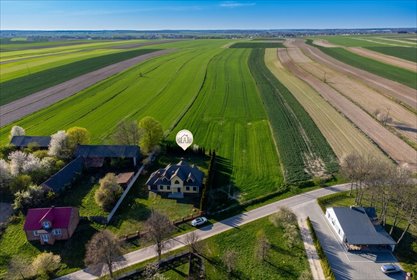 Przestronny dom 6 pokoi z kominkiem i garażem w Łychowie dom Łychów Szlachecki