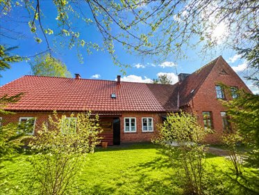 Urokliwe siedlisko z atelier, stawem i 12 pokojami dom Stare Siedlisko