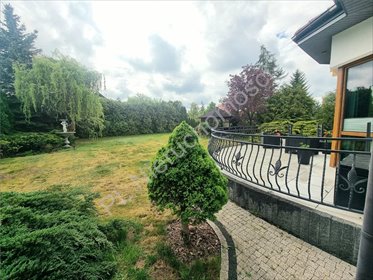 Dom wolnostojący 200 m2 - 3 tarasy - garaż - ogród z fontanną dom Brwinów