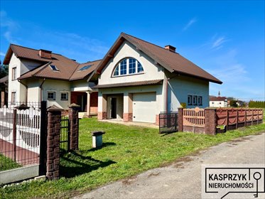 Zapraszam do obejrzenia domu 300 m² w Besku z dużymi działkami dom Besko, Nowa