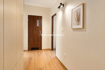 Kawalerka na parterze z dwoma pokojami i jasną kuchnią mieszkanie Kraków, Nowa Huta, Nowa Huta, os. Teatralne