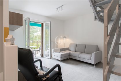 Odnowione 130 m² mieszkanie z zieloną werandą (Tremezzo) mieszkanie Tremezzo