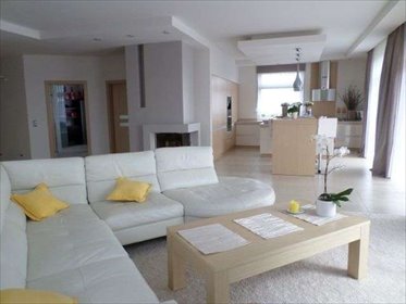 Sprzedam stylowy dom 290 m² z ogrodem i garażem w Dobrej dom Dobra