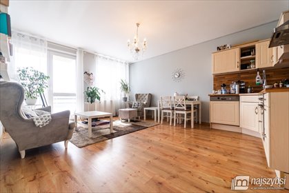 Do sprzedania jasne 3-pokojowe mieszkanie 60 m² z balkonem i miejscem w Świnoujściu mieszkanie Świnoujście, 11 LISTOPADA