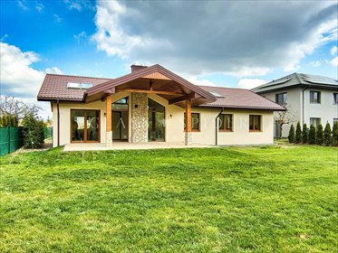 Nowoczesny dom 170 m² z energooszczędnymi rozwiązaniami dom Słomczyn, Jabłoniowa