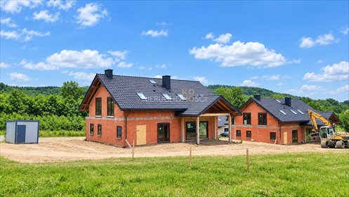 Przedwojów: Dom z dużą działką, garażem i wykończeniem pod klucz. dom Przedwojów