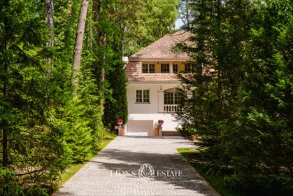 Do sprzedania przestronna rezydencja 262 m² z garażami i ogrodem dom Piaseczno