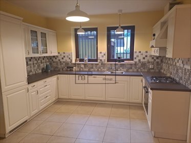 Polecam kameralny dom 185 m² z ogrodem i garażem w Raszynie dom Raszyn