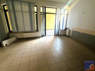 Lokal usługowy 31,2 m² z dużym oknem i łazienką zapraszam lokal użytkowy Limanowa