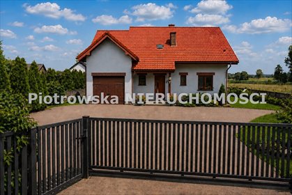 Solidny dom z dużą działką i garażem w Wiechucicach dom Wiechucice