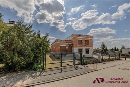 Przestronny dom 200 m² na 2 działkach w Zaniemyślu dom Zaniemyśl, Akacjowa
