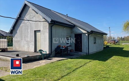 Przestronne siedlisko z dwoma domami i garażami dom Ożarów, Ożarów