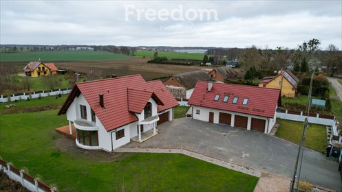Do sprzedania przestronny dom 310 m² z garażem i SPA w Gołębiewie dom Gołębiewo