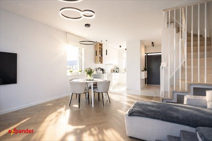 Nowoczesny bliźniak z dużym ogrodem i fotowoltaiką dom Krępice, Lawendowa