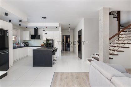 Do sprzedania komfortowy bliźniak 134 m² z ogrodem i garażem dom Krupia Wólka