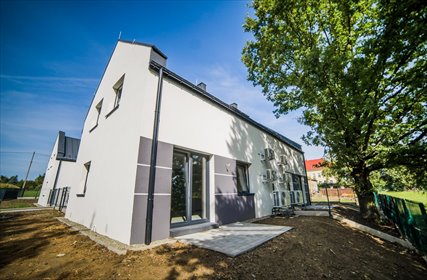 Nowoczesny bliźniak z ogrzewaniem podłogowym i wysokim standardem dom Ligota, Miliardowicka