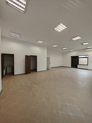 Magazyn 173 m2 z parkingiem, biura i zaplecze. magazyn Łomianki