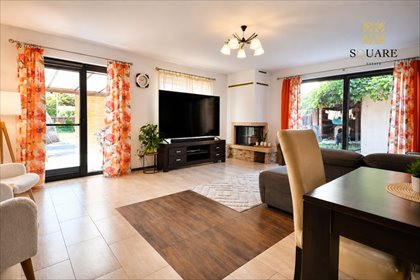 Sprzedam dom 305 m² z 7 pokojami, garażem i ogrodem dom Łochów, 1 Maja