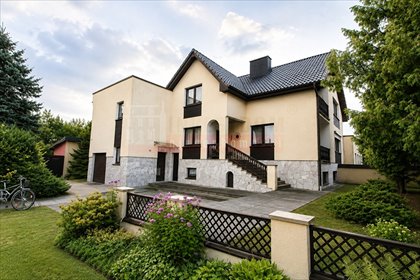 Na sprzedaż przestronny dom 250 m² z poddaszem w Dylakach dom Dylaki