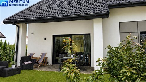 Nowoczesny bliźniak z prywatnym ogrodem brzozowym dom Książenice