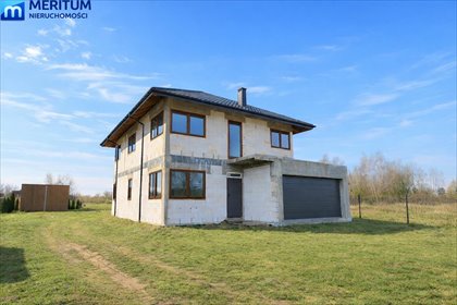 Przestronny dom z garażem, duża działka, stan surowy dom Boża Wola