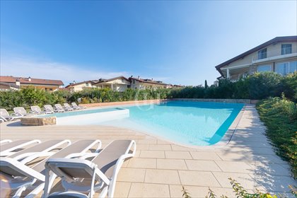 Do sprzedania luksusowe 100 m² z ogrodem i garażem w Sirmione mieszkanie Sirmione