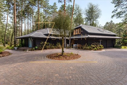 Polecam drewnianą willę 392 m² w Wolicy z panoramicznym oknem i naturalnym światłem dom Wolica