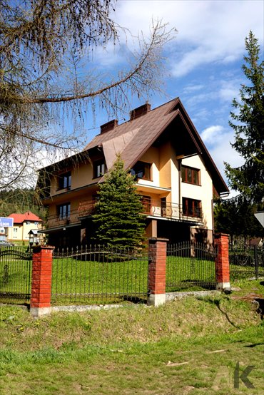 Dom z potencjałem w Kamiannej – 8 pokoi, garaż, działka 12 arów dom Kamianna