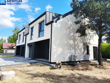 Przestronny bliźniak z garażem, ogrzewaniem podłogowym i panelami fotowoltaicznymi dom Żelechów