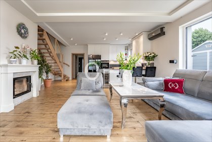 Elegancki dom bliźniaczy z ogrodem, klimatyzacją i fotowoltaiką dom Oława, Turkusowa