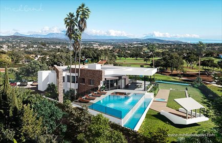 Luksusowa villa przy golfie z basenem i panoramicznymi widokami dom Sotogrande