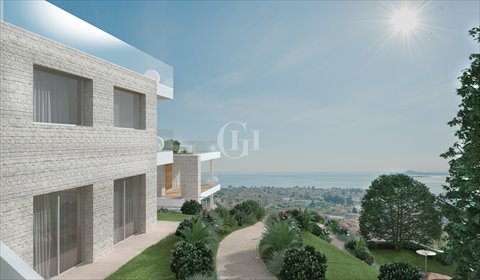 Polecam luksusowy penthouse z panoramicznym widokiem na Garda mieszkanie Toscolano-Maderno