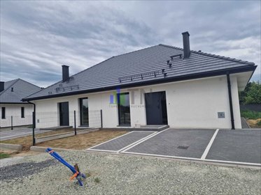 Sprzedam dom bliźniaczy 82 m² z pełnym wyposażeniem w Czernicy dom Ratowice