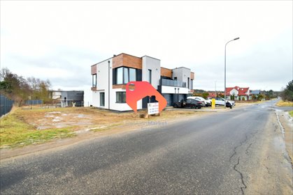 Nowoczesny dom bliźniak z garażem i energooszczędną technologią dom Niemcz, Marii Konopnickiej