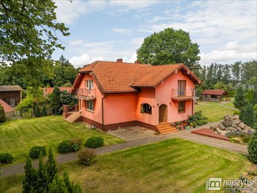 Przestronny dom z panelami fotowoltaicznymi i kominkiem dom Linowno