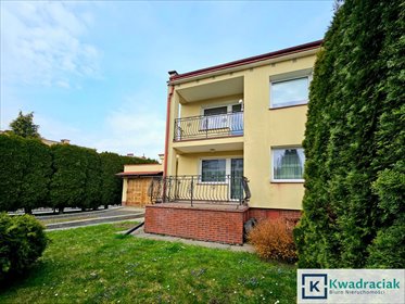 Przestronny dom bliźniak z garażami, blisko skansenu dom Sanok, Wójtostwo