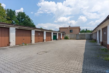 Bezpieczny garaż 17 m² w świetnej lokalizacji, dostępny od zaraz garaż Brak miasta