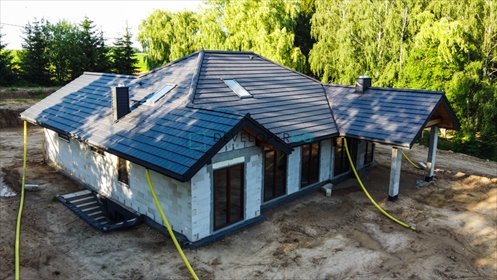 Dom z potencjałem nad jeziorem - 6000 m² działki dom Karbowskie