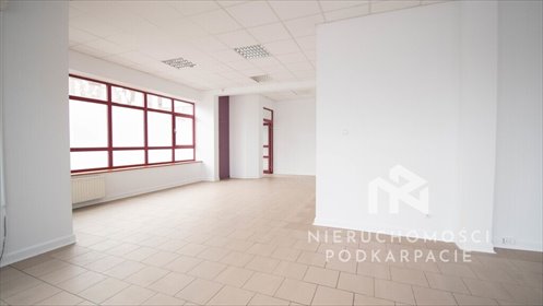 Lokal usługowy 115 m2 z dużymi przeszkleniami i dwoma wejściami lokal użytkowy Rzeszów, Króla Stanisława Augusta