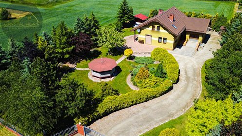 Przestronny dom z kominkiem i ogrodem na 20 arów dom Burkatów
