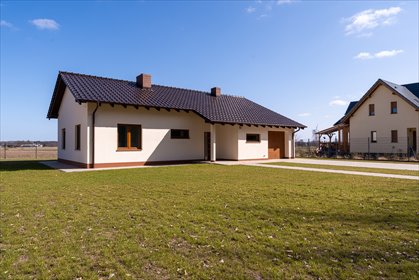 Dom wolnostojący przy lesie. Rożnowo. Deweloperski dom Rożnowo, Żernicka